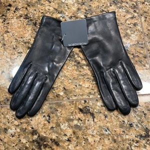 Black leather women’s gloves ***NEVER BEEN WORN*** perfect Christmas gift